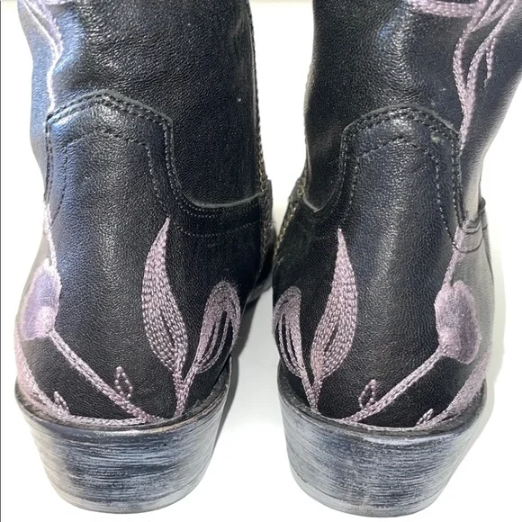 Beverly Feldman Floral Embroidered Black Boots - Picture 5 of 11